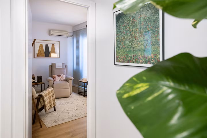 Therapy room with a reclining armchair seen from the hallway
