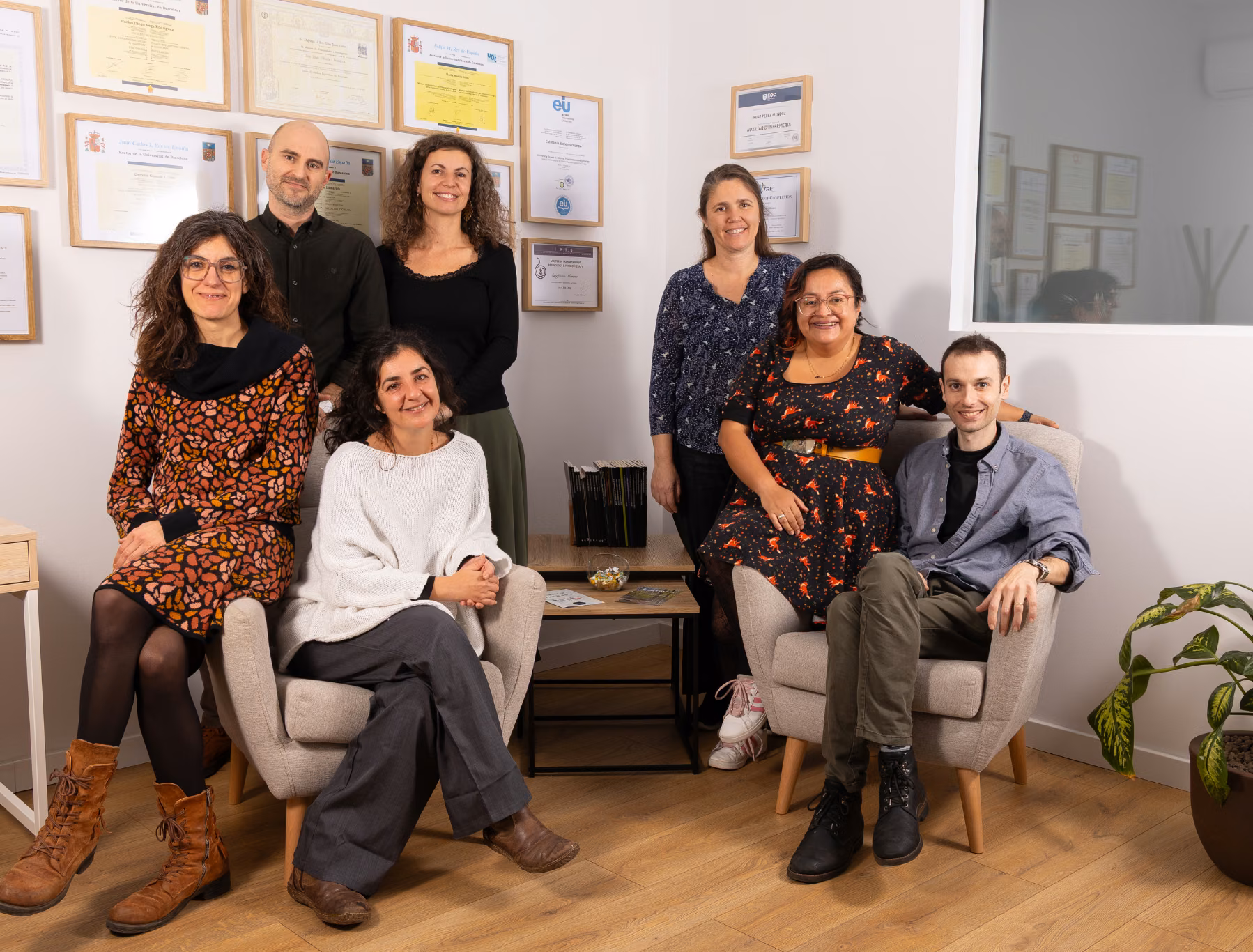 Equipo de Clínica Synaptica posando en la clínica